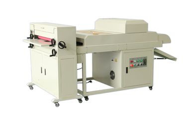 Chine Machine gravante en refief UV multi de la carte 650mm de rouleaux pour le papier de photo, rendement élevé fournisseur