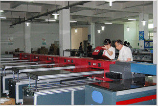Chine A3 taille LED 3 UV commerciaux dans des imprimantes 1 pour les couvertures de cuir/mobile/carreau de céramique fournisseur
