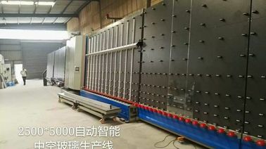 Chine installation de fabrication en verre de 5000mm avec le robot automatique 380v, chaîne de cachetage de production en verre isolante automatique fournisseur